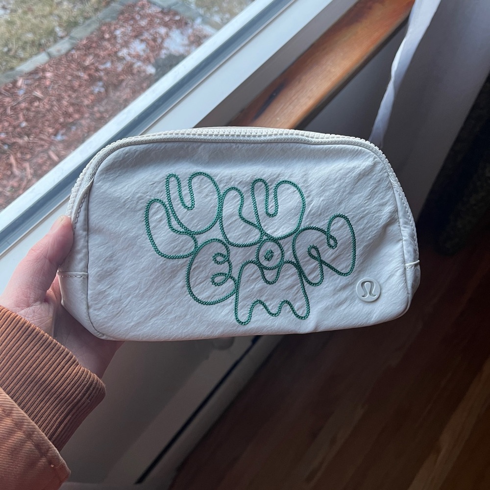 Lululemon Everywhere Belt Bag